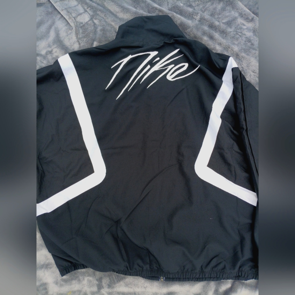 XL mens NWT NIKE Windbreaker